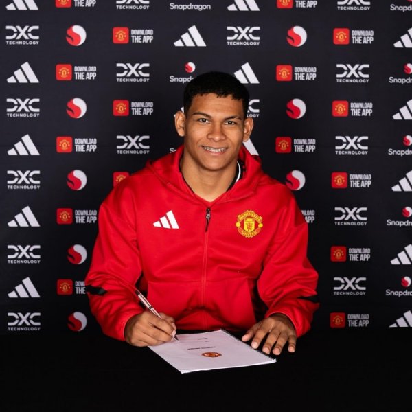 Manchester United new player Diego Leon posted: I promise to work and live hard every day and contribute to the fans