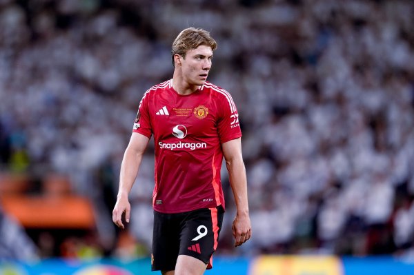 Sky: Milan proposed a loan contract with a buyout and wanted to sign Hoylen, believed to be worth 40 million pounds